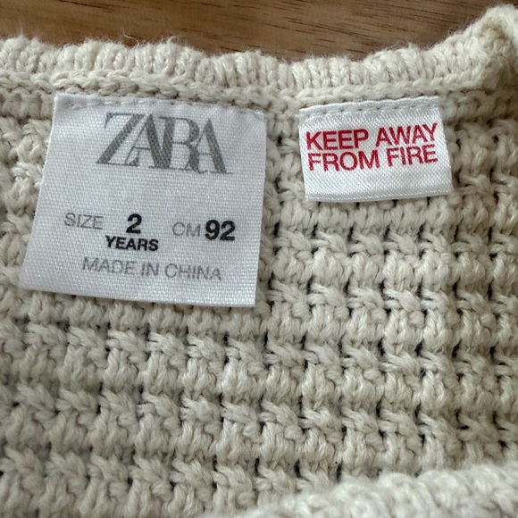 Zara Cream Crochet Knit Top Floral Appliqué Size 2Y - Picture 2 of 3